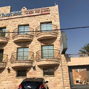 אכסניית פולטי טאוורס אכסניה
